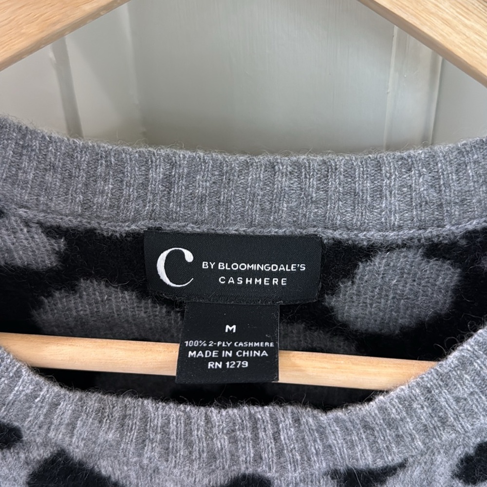 Bloomingdale’s animal print cashmere sweater size Medium - Picture 5 of 6